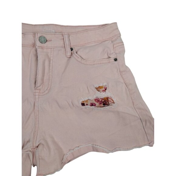Time & Tru Womens Size 6 Pink Floral Patch High Rise Frayed Hem Denim Shorts - Picture 3 of 7